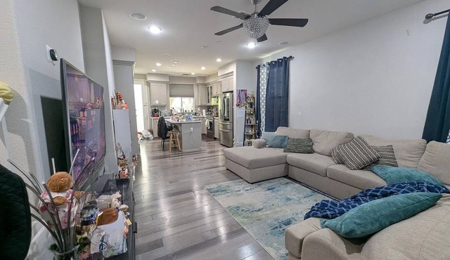 Spacious 4-bedroom house in charming Newark with AC