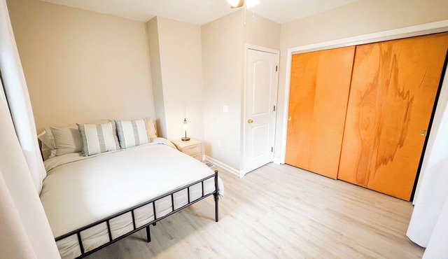 Spacious 4-bedroom Off-Campus House