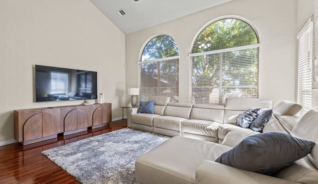 Spacious 4-bedroom house in charming San Antonio with AC, WiFi