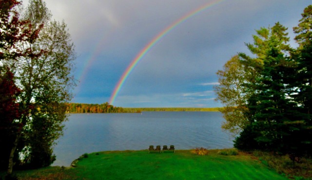 Spacious 4-season Cathance Lakefront Cottage, 25 minutes from Canadian Border