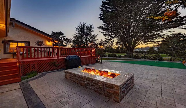 Spacious 4300 sq ft Bay Escape – On Golf Course & Near to Beach and Trials