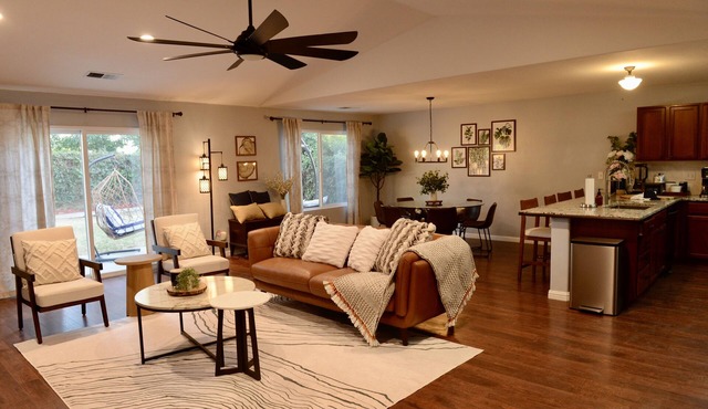 Spacious 4BD Home w EV charger near Sequoia Ntl Pk