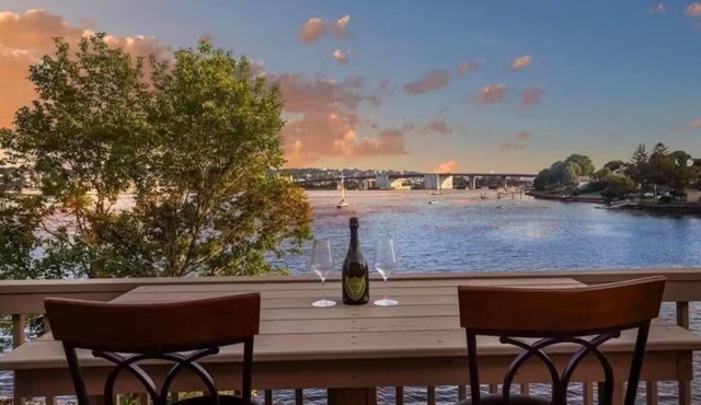 Spacious 4bed2bath House Private Access to Water
