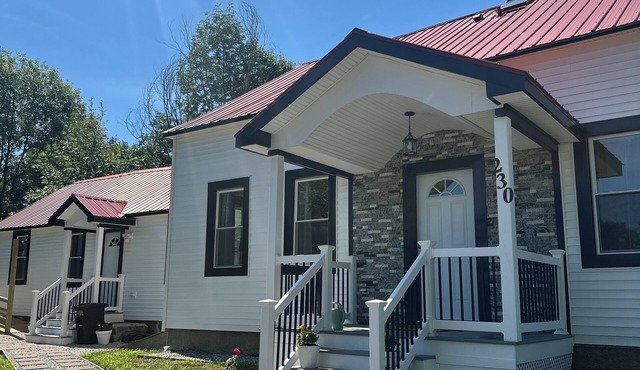 Spacious 5-bedroom house in fabulous Mechanic Falls with AC, fitness room