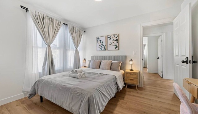 Spacious 6-BR Home in Hayward with A/C &Parking