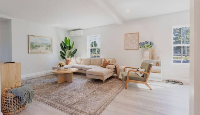 Spacious Coastal Retreat Minutes to Portland