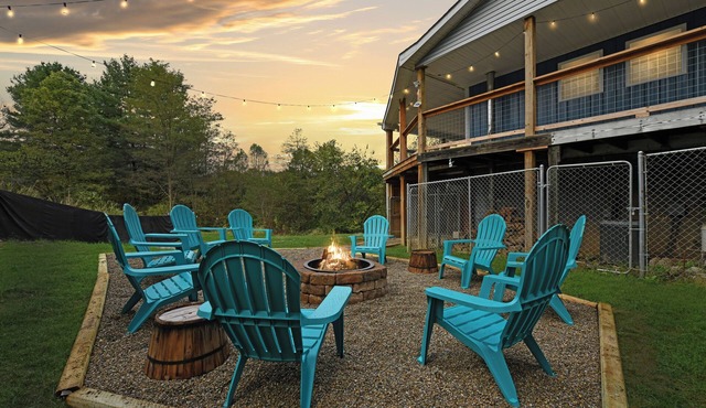 Spacious Country Setting-Hocking Hills- Hot Tub- Fire Pit- Pool Table No Pet Fee