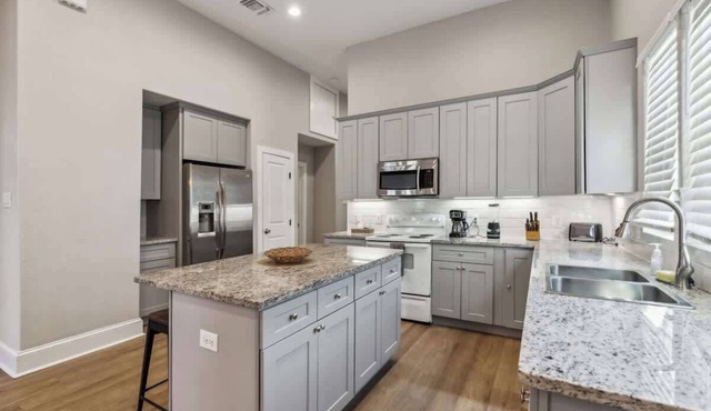 Spacious Duplex in Tobin Hill