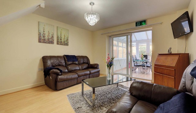 Spacious Hampton Hargate Home w Parking & Garden in Peterborough