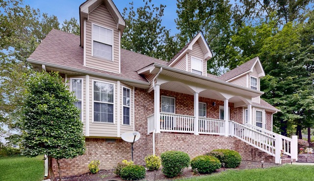 Spacious home with fully equipped kitchen - near Nashville in Springfield