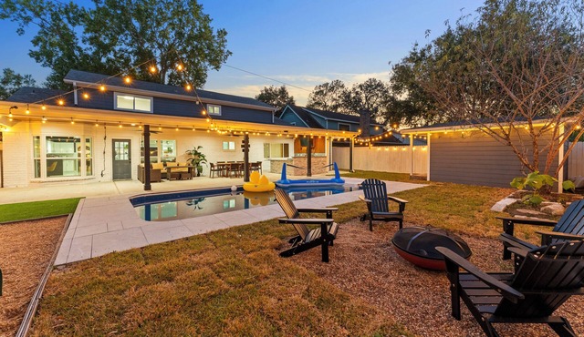 Spacious Houston Home Pool, Huge Covered Patio, Outdoor Kitchen