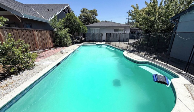 Spacious Los Gatos 4BR Retreat w/Pool Near Silicon Valley