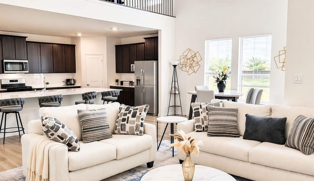 Spacious Modern 4BR Home Sleeps 8+ Near Dallas