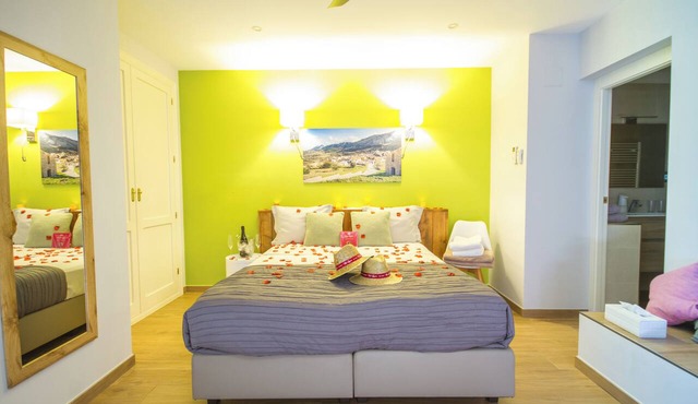 Spacious room, direct access to the terrace with pool and the huge garden in VC