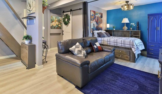Spacious Studio Loft w/Full Kitchen, Deck & Fire Pit—Ideal for Families in Arlington