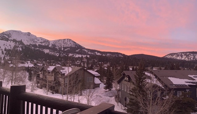 Spacious Townhome in with SPECTACULAR mountain views n