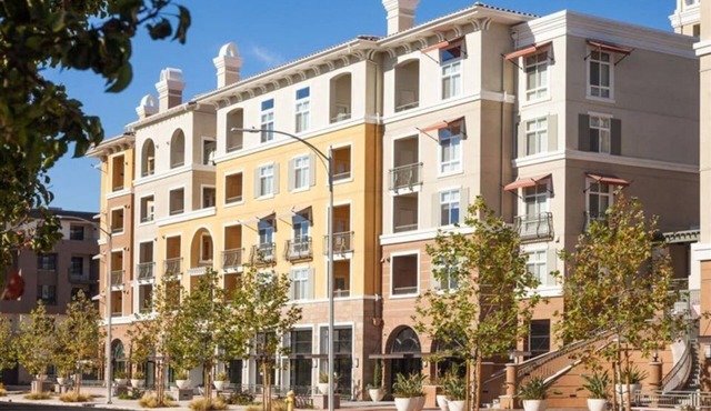 Spacious Verdant 2BR with Resident Lounge