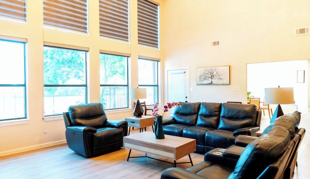 Spacious Waterfront Retreat w/Pool and Fire Pit in Rowlett