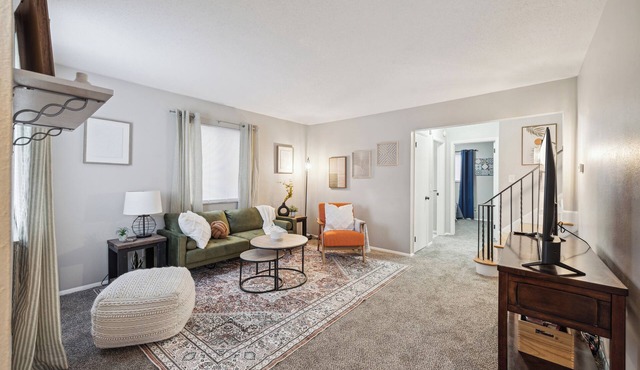 Spacious & well designed 3br/1.5ba w/Fiber Wi-Fi!