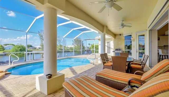 Starlight 1036 Luxury 3BR Waterfront Gourmet Kitchen Heated Pool & Spa w/Tiki Hut On Large Dock
