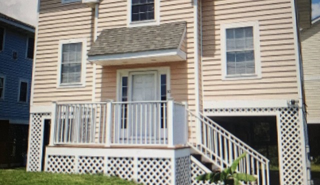 Steps From The Beach and Minutes to The Boards - Now Includes Linens