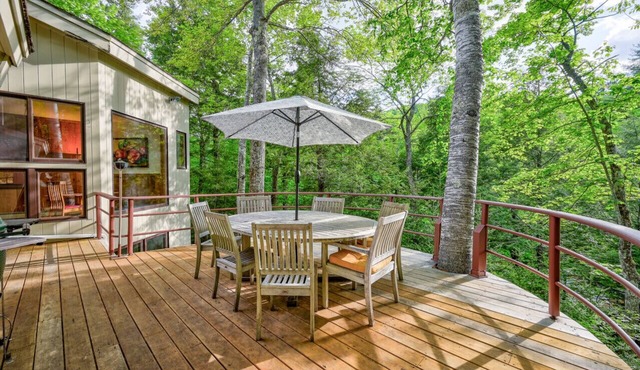 Steps to the Ellis River: LUX Home, Hot Tub, Game Room 🎿❄️🏂🌲🗻