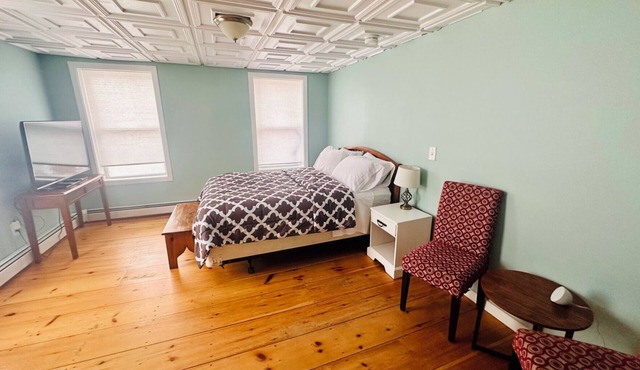 Studio Apartment near downtown Walkable!