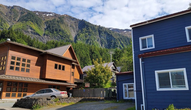 Studio apartment with lots of amenities located in the heart of downtown Juneau!