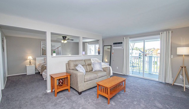 Studio Neutral Chick - near Kettering hospital, Wright Patterson AFB and WSU in Kettering