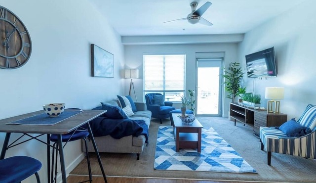 Stunning 2-Bed in Grandview