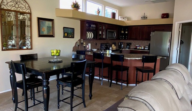 Stunning 3 bed/2.5 bath Overlooking Ocotillo Golf Course w/Heated pool & Hottub
