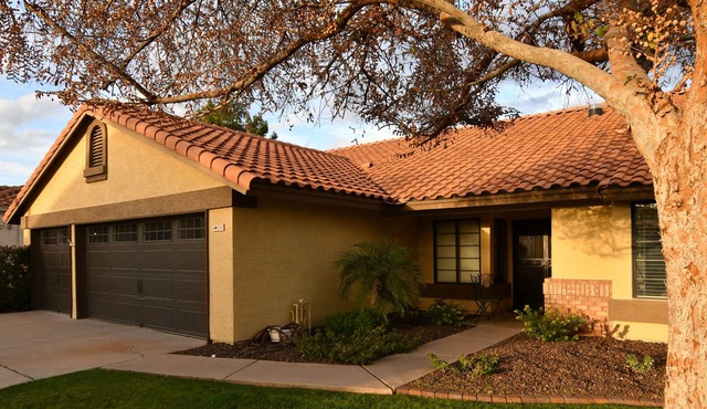 Stunning 4 bdr (2 Masters) sleeps 11+ single story w/Pool in Val Vista Lakes in Gilbert