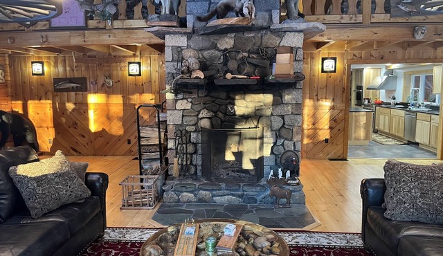 Stunning, newly renovated, private lodge just minutes from town.