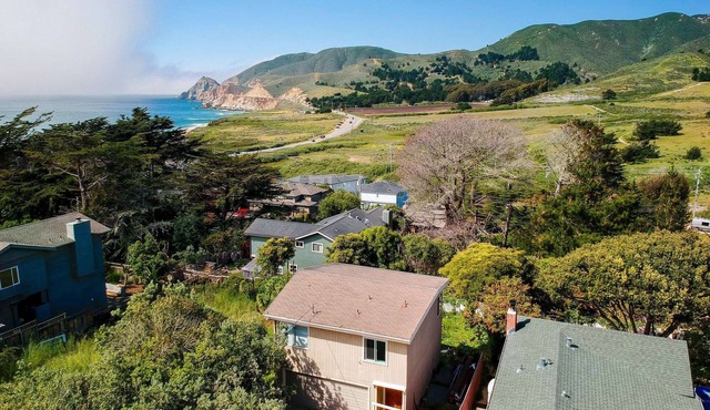 Stunning Oceanview Coastal Home – Beach, Trails, Family Activities
