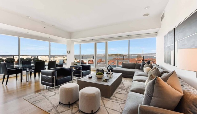 Stunning Penthouse Apartment with Panoramic Views
