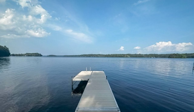 Stunning waterfront home with beach frontage & dock, & fast WiFi