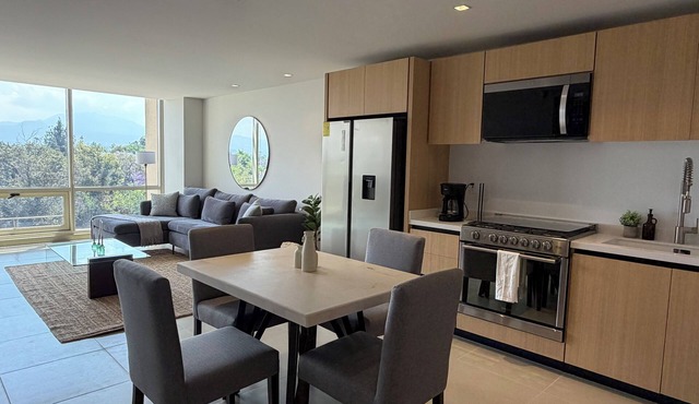 Stylish 2BR/2BA apartment in Vivant Mitikah with luxury finishes and top amenities: pool, gym, business center & more. Located inside Mitikah Mall with shops, restaurants, and Walmart downstairs—everything you need in one place. 24/7 security. in CDMX