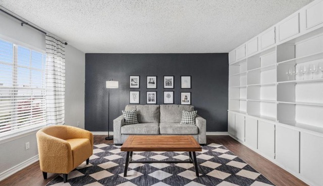 Stylish 3BR Houston Apartment with Free Parking