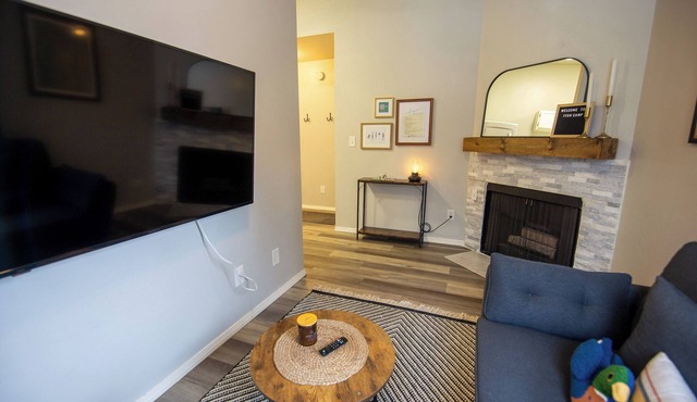 Stylish Apartment on the Chester Creek Trail