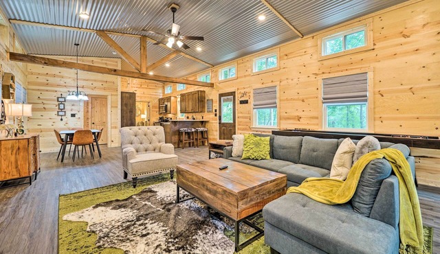 Stylish Cabin by Beavers Bend: Hot Tub & Fire Pit
