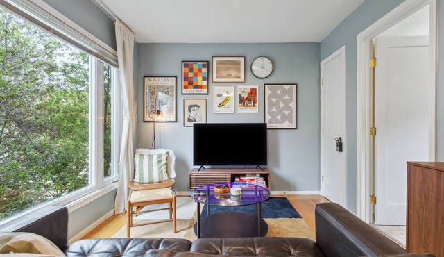 Stylish Flat with Free Parking in Downtown Albany