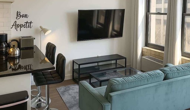 Stylish HydePark Studio Retreat in Chicago