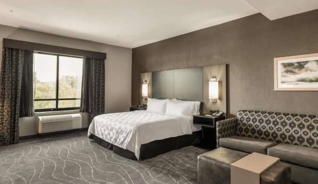Stylish Silicon Valley Stay | Pool