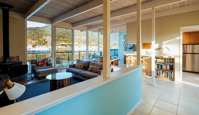 Sun-soaked Seadrift Lagoon Living w/Hot Tub
