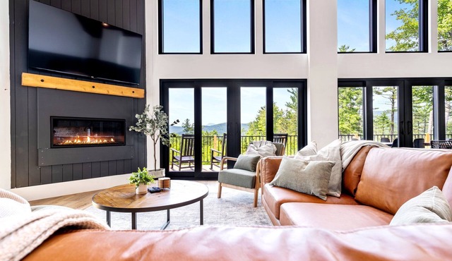 Sunday River Mountain view cabin with hot tub