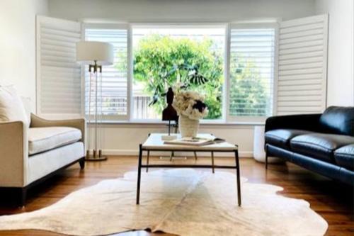 Sunlit Modern Retreat 4 Bedroom 3 Bathroom Open Floor Home Near SJC airport