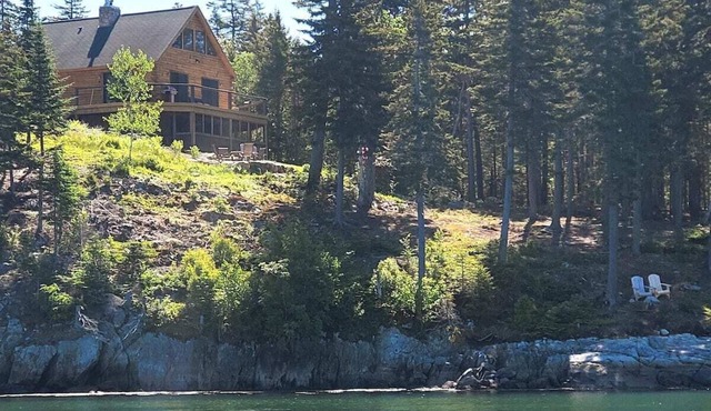 Sunset Cabin by the Sea: Log cabin w/stunning ocean views. Unwind in paradise!