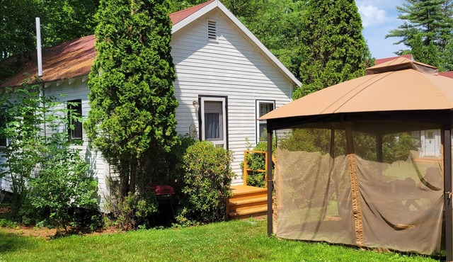 Sunset Cottage-Private Beach-Pets Welcome - Round Table Lodge, Sebago, Maine