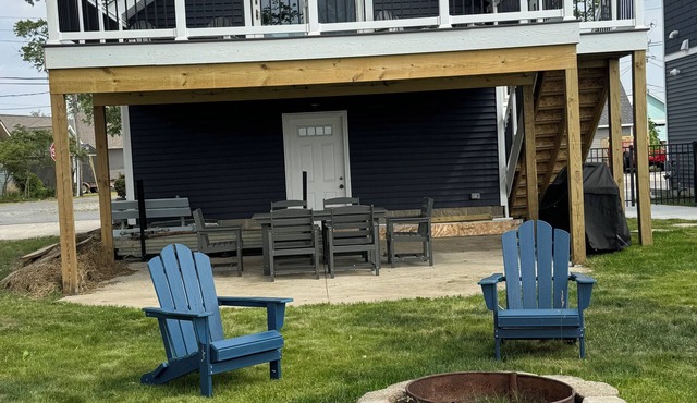 SUNSET LOFT Waterfront retreat, boat lift, water toys, best sunsets on the lake!