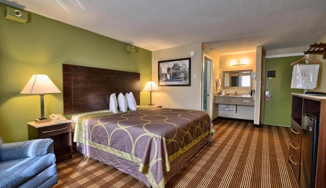 Super 8 by Wyndham Bangor